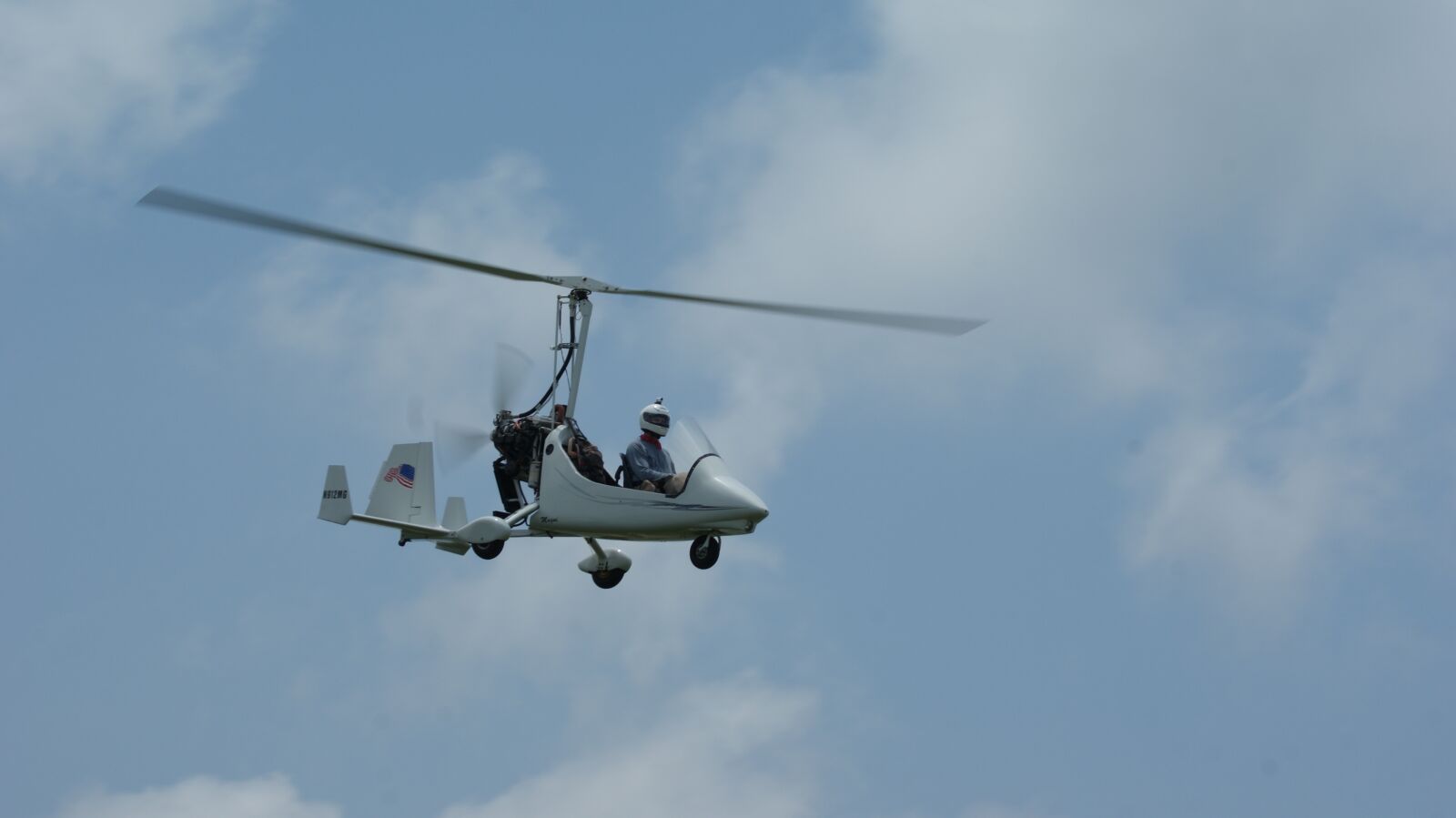 Sony Alpha DSLR-A200 sample photo. Rotorcraft, fly, copter photography