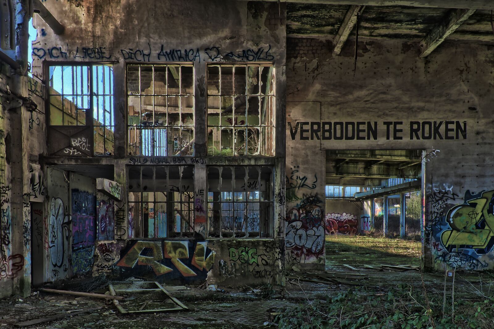 Olympus OM-D E-M10 sample photo. Lost places, building, destroyed photography