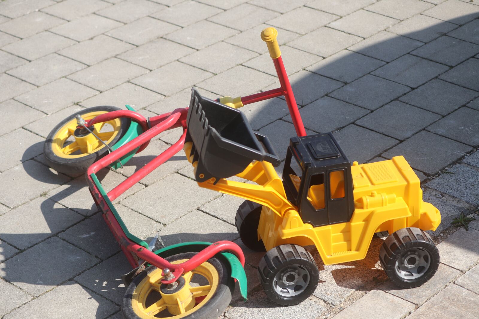 Canon EOS 80D sample photo. Children, toys, excavators photography