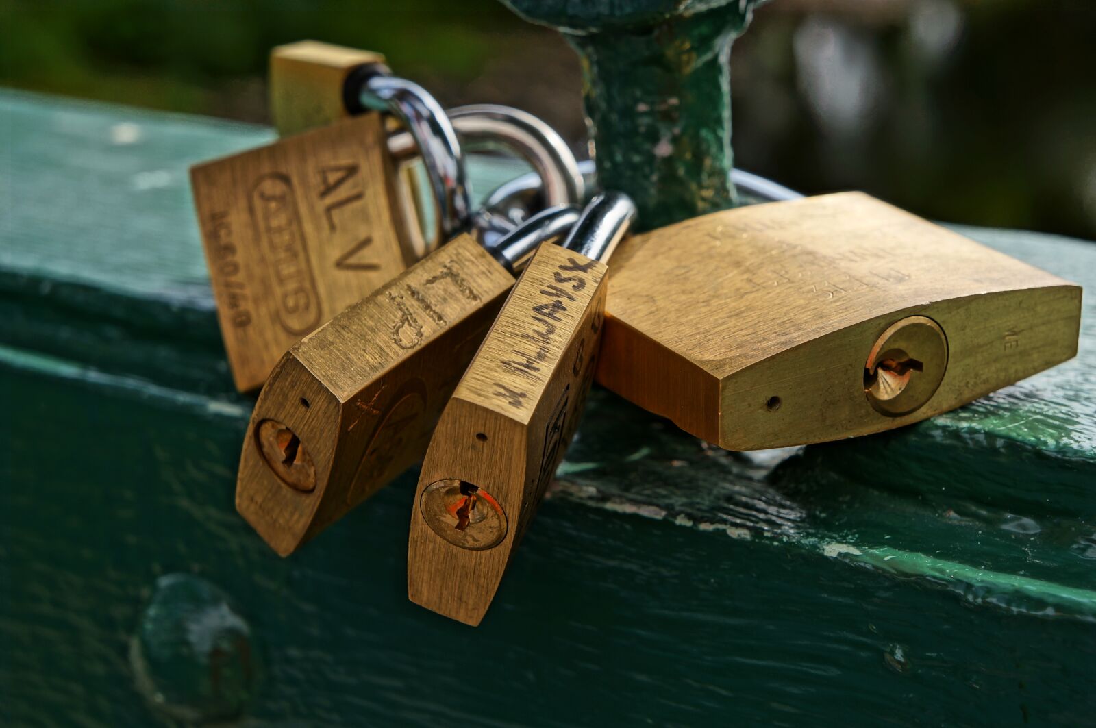 Sony Alpha NEX-5N + Sony E 18-55mm F3.5-5.6 OSS sample photo. Padlock, love, bridge photography