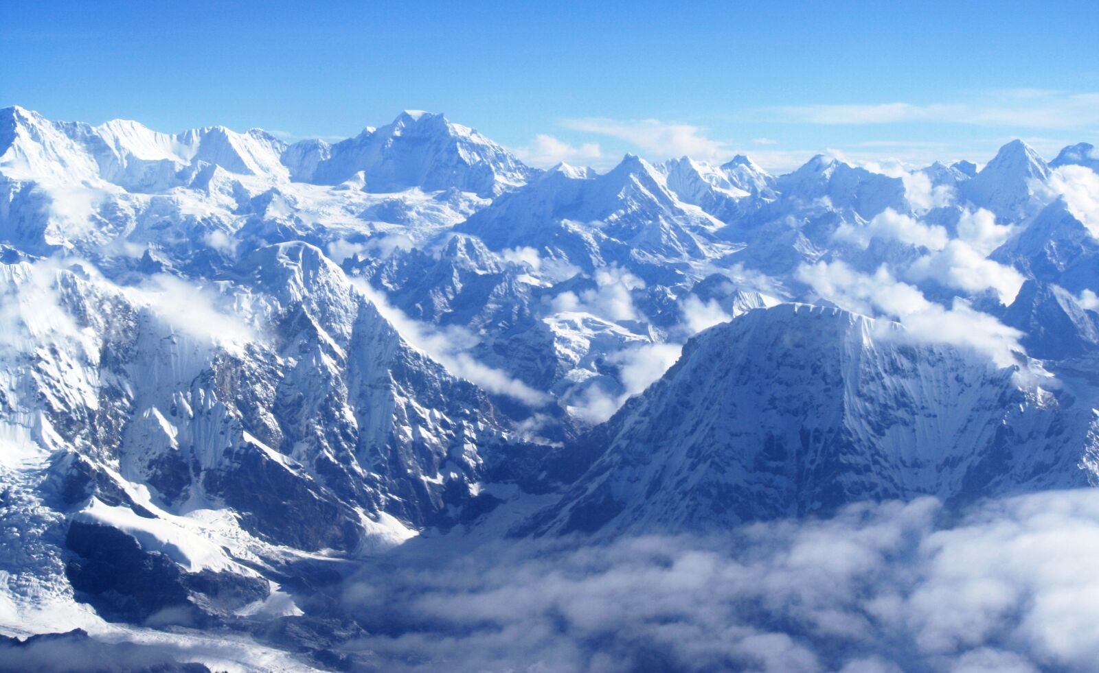Canon EOS 1000D (EOS Digital Rebel XS / EOS Kiss F) sample photo. Mountains, clouds, landscape photography