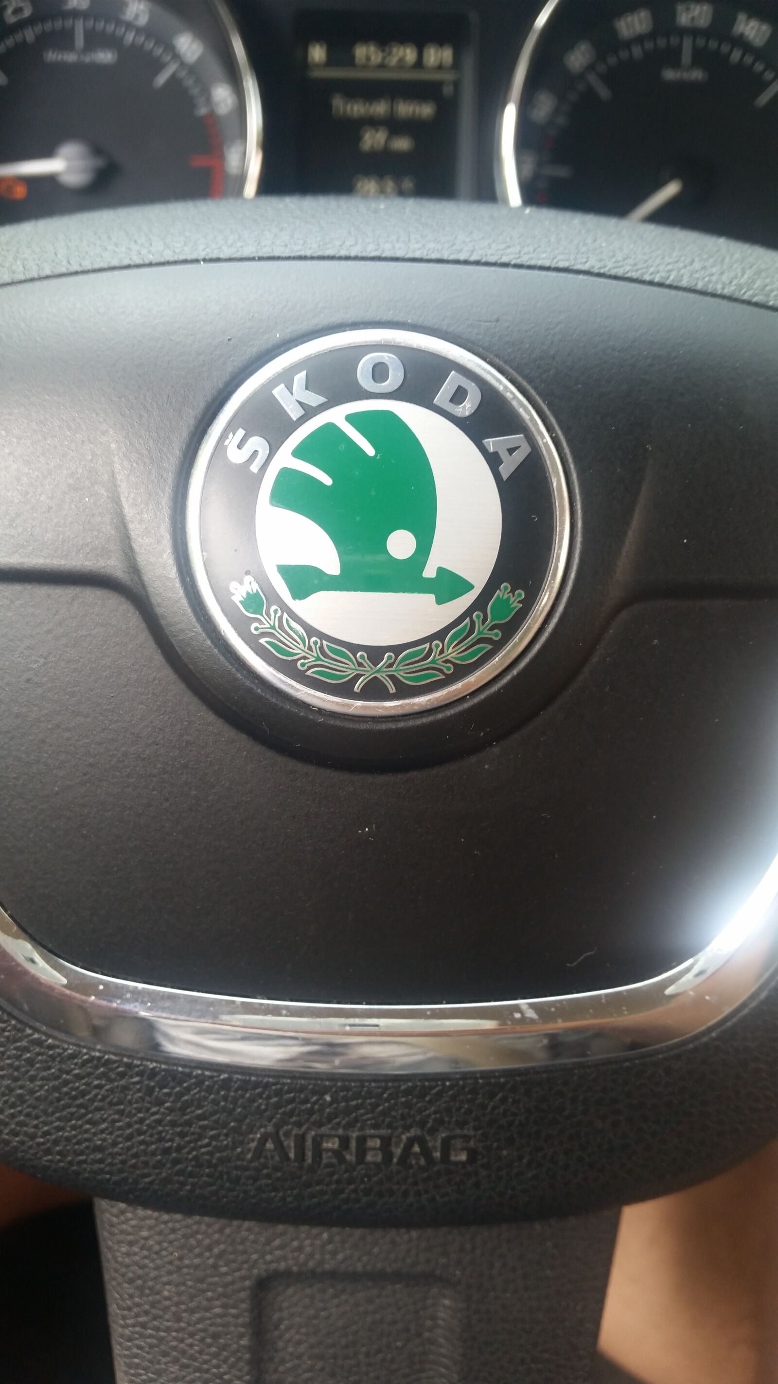 Samsung Galaxy S5 sample photo. Skoda, superb photography