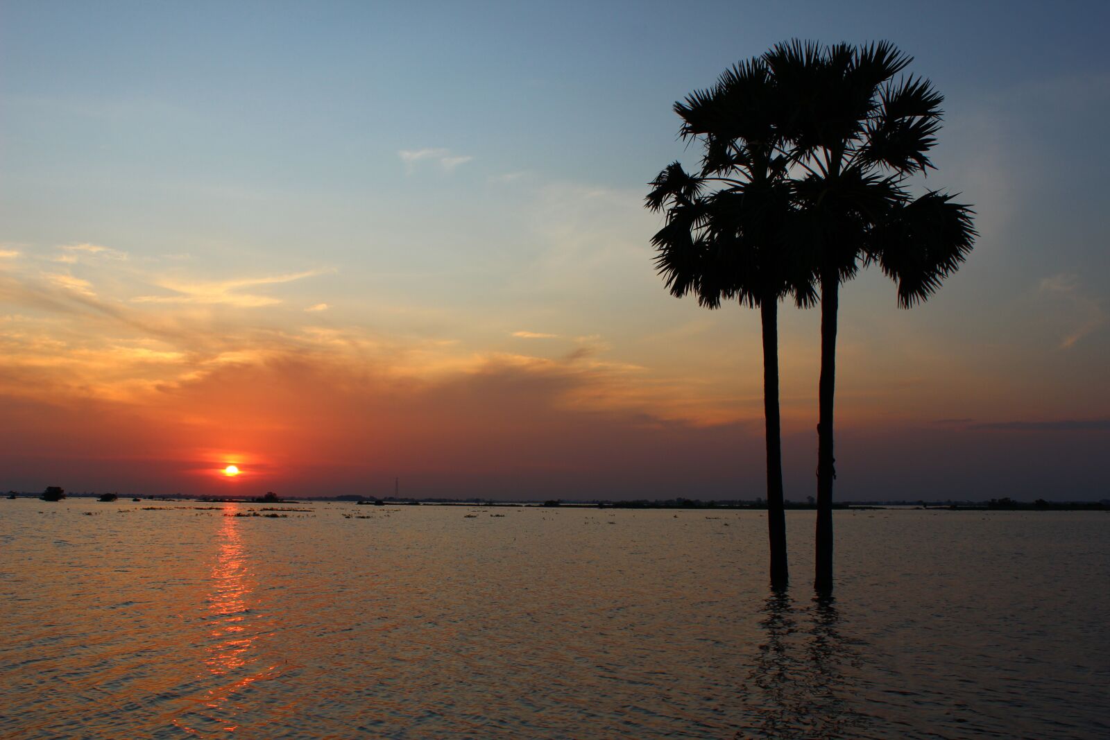 Canon EOS 600D (Rebel EOS T3i / EOS Kiss X5) sample photo. Sunset, khmer, heritage photography