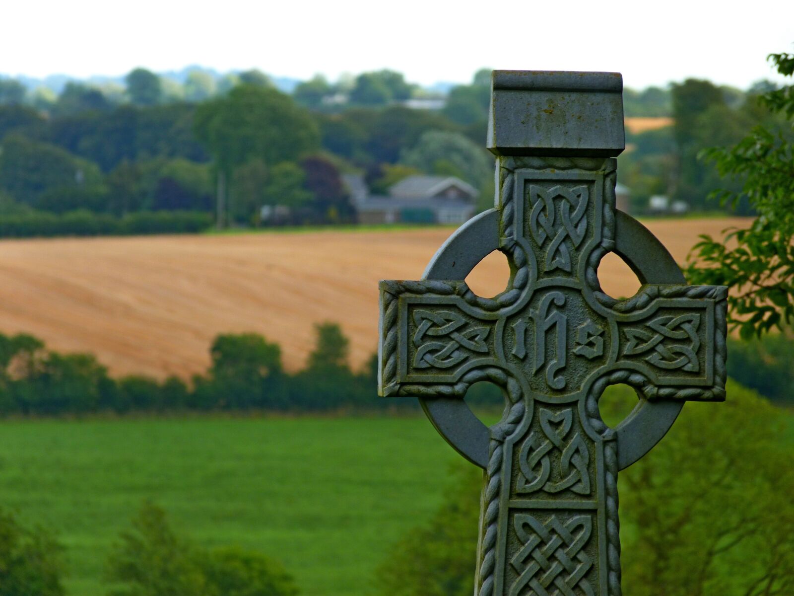 Panasonic Lumix DMC-FZ40 (Lumix DMC-FZ45) sample photo. Cross, cemetery, the tomb photography