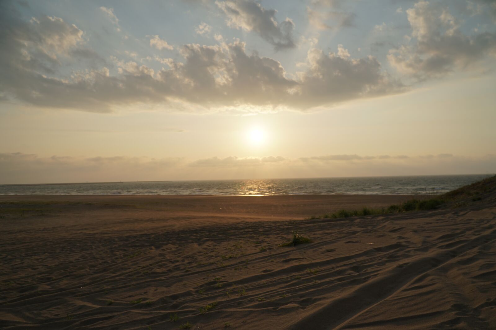 Sony a6300 + Sony E PZ 18-105mm F4 G OSS sample photo. Sky, evening, sunset photography