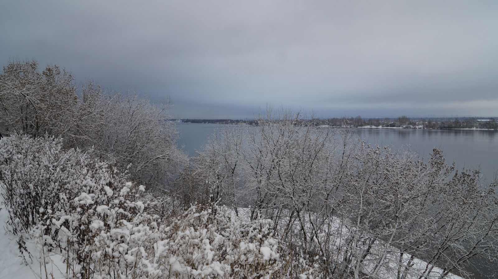 Sony SLT-A57 sample photo. River, city, winter photography