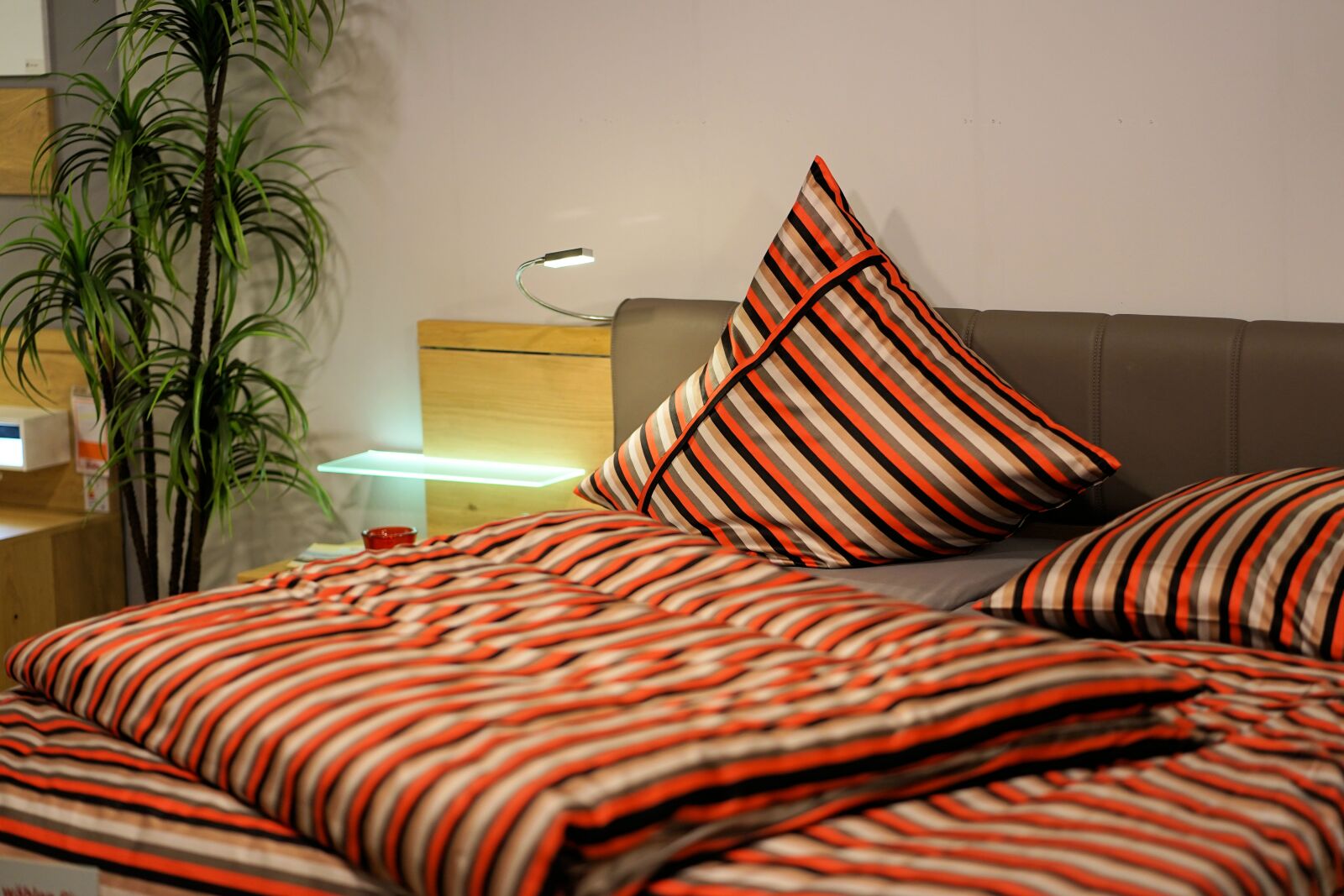Sony a7 II + Sony FE 85mm F1.8 sample photo. Bedroom, bed, bed linen photography