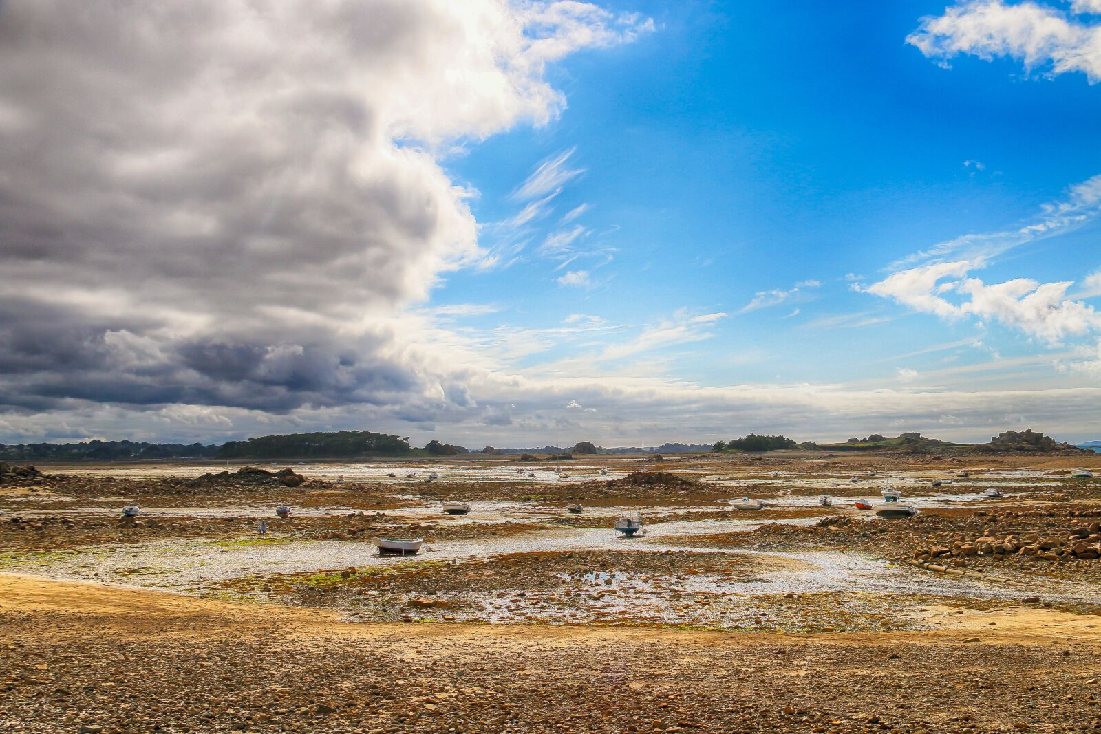 Canon EF-S 18-200mm F3.5-5.6 IS sample photo. Beach, tide-low, tide photography