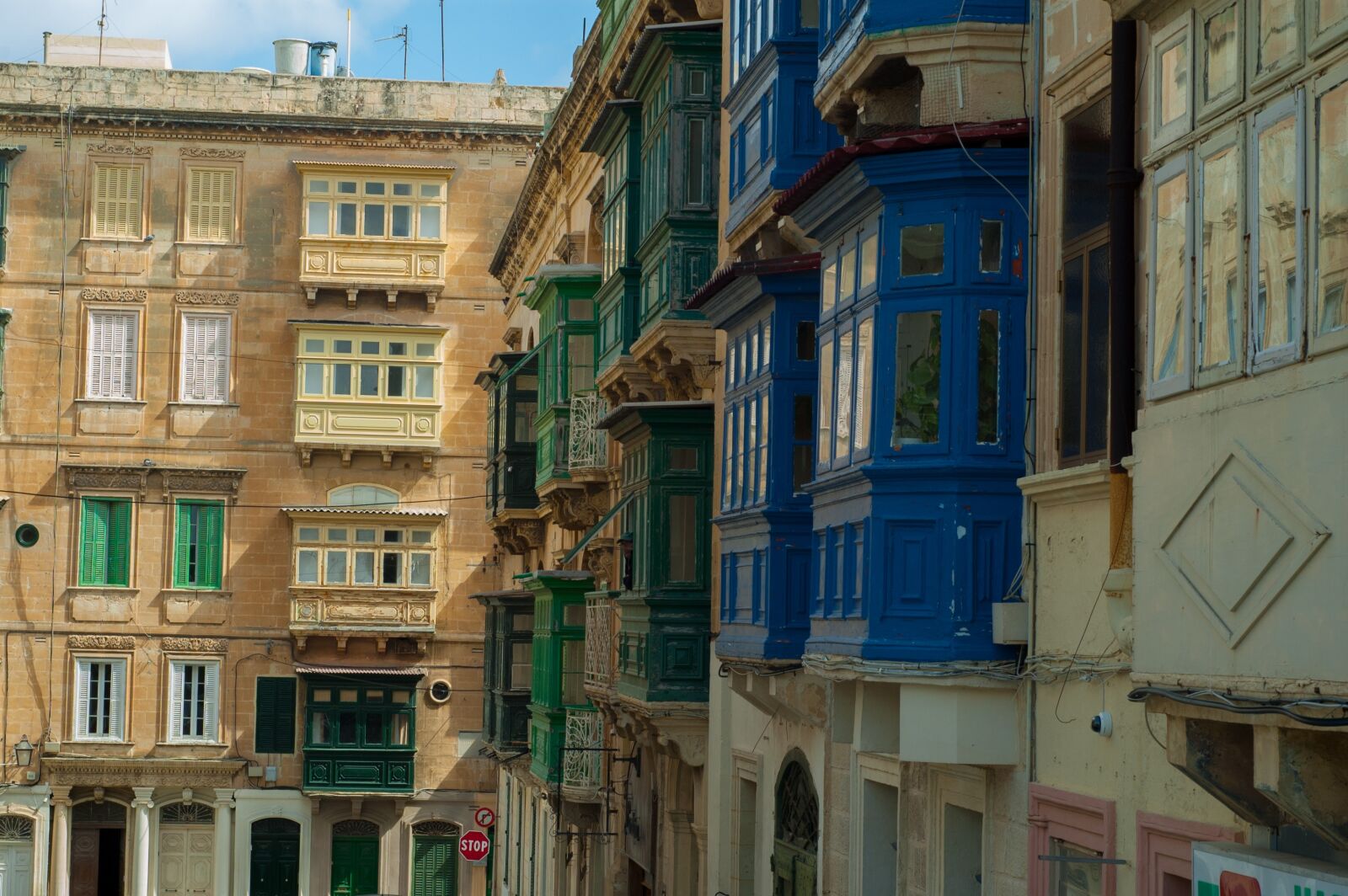 Nikon D70 sample photo. Valetta, malta, houses photography