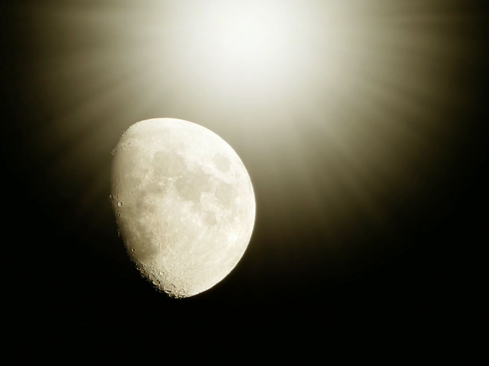 Panasonic Lumix DMC-FZ1000 sample photo. Moon, black, night photography