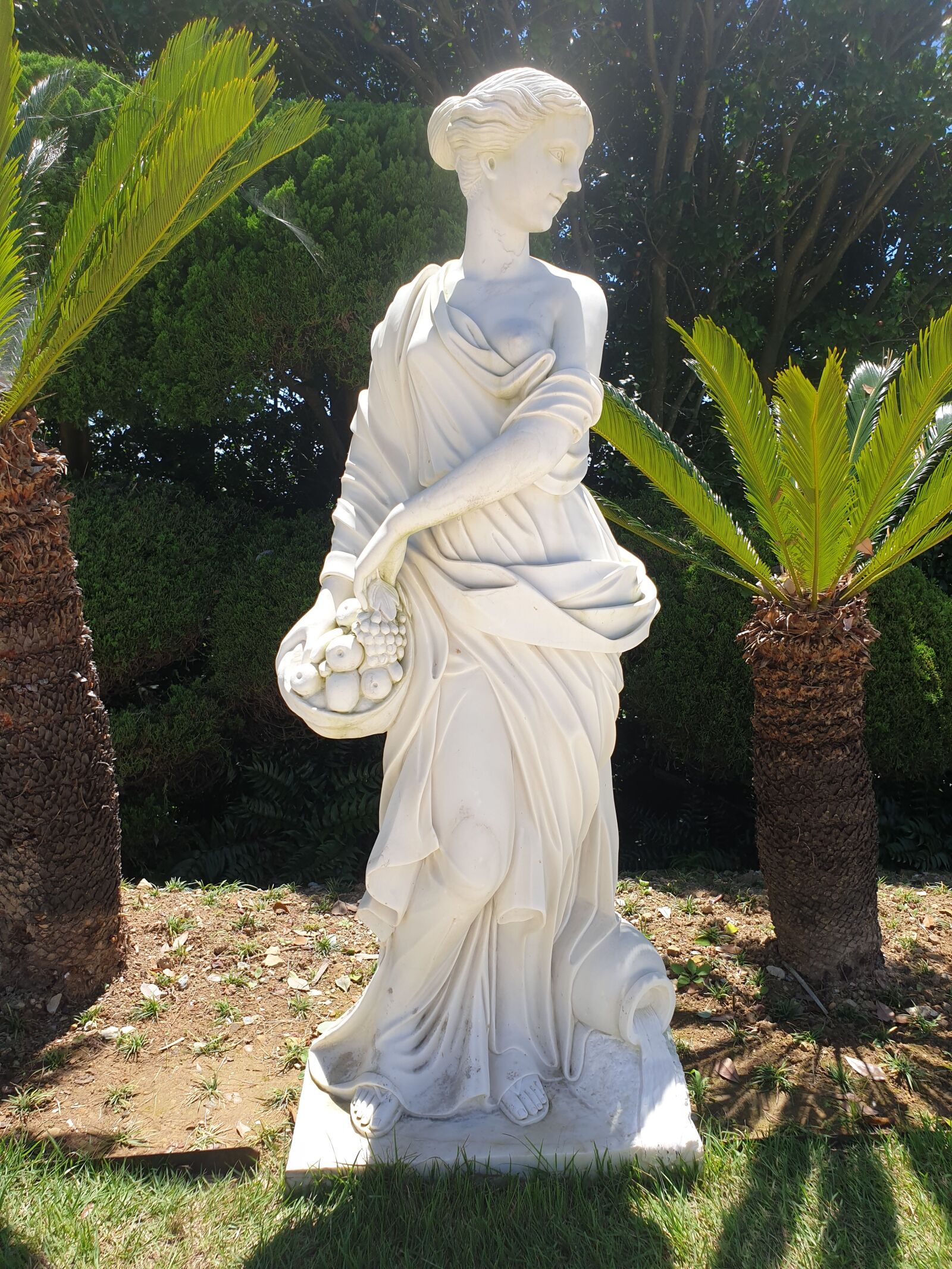 Samsung Galaxy Note9 sample photo. Statue, woman, sculpture photography