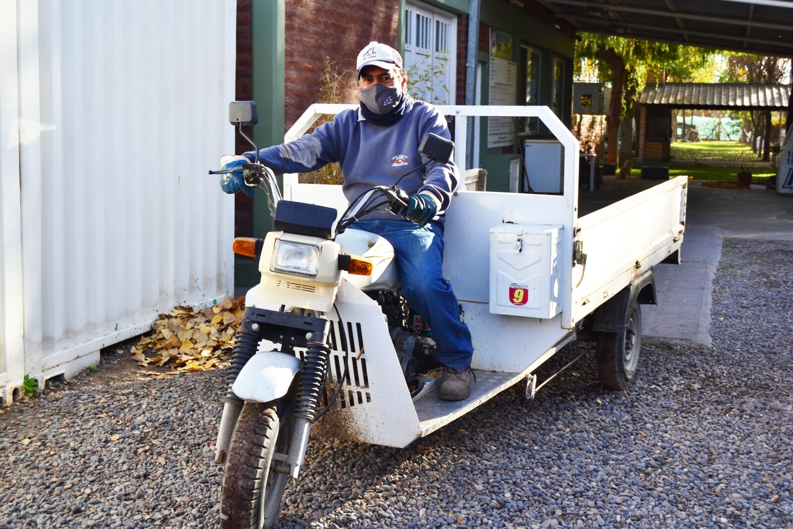 Nikon D3100 sample photo. Moto, carga, reparto photography