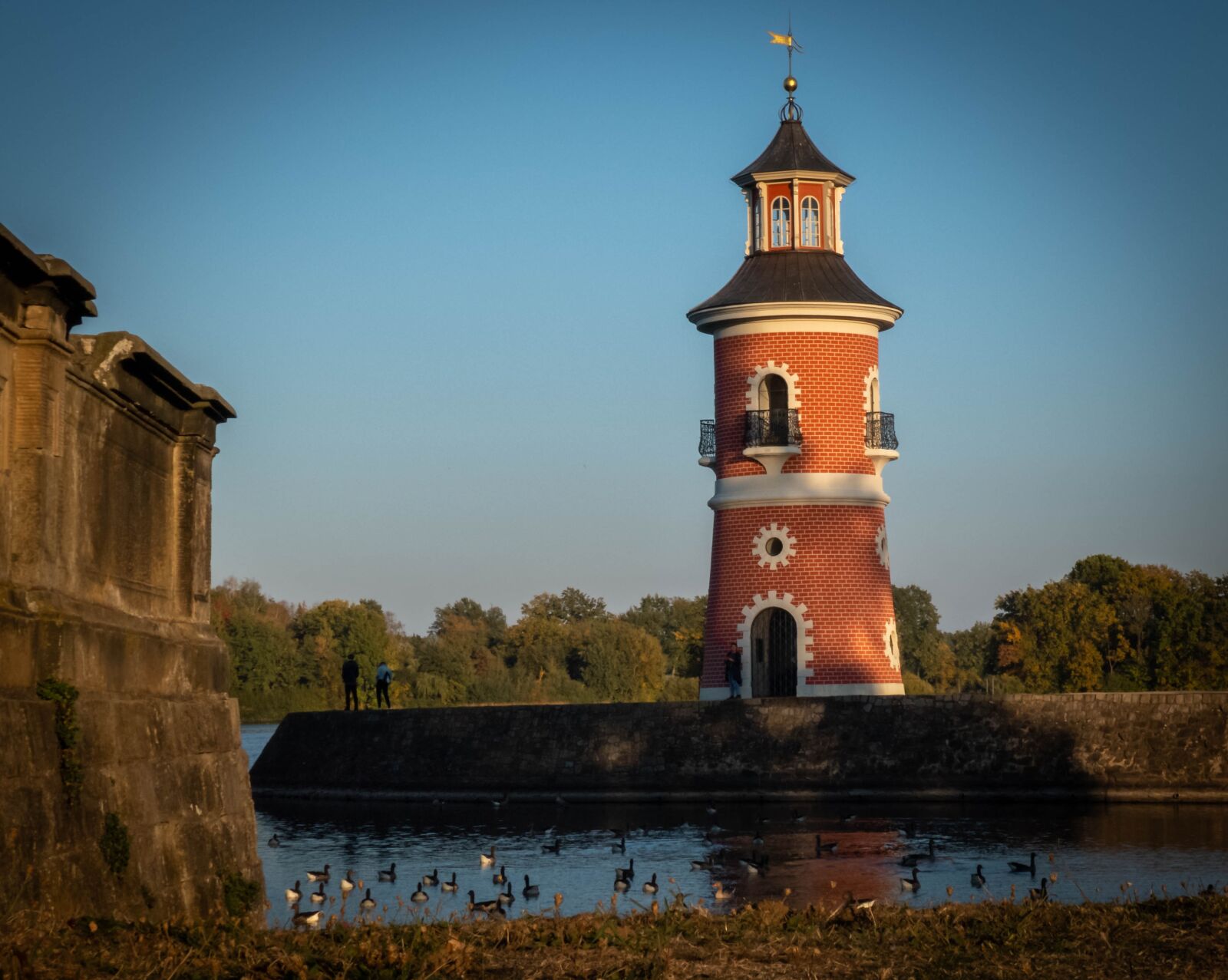 Panasonic Lumix DC-ZS70 (Lumix DC-TZ90) sample photo. Moritz castle, lighthouse, autumn photography