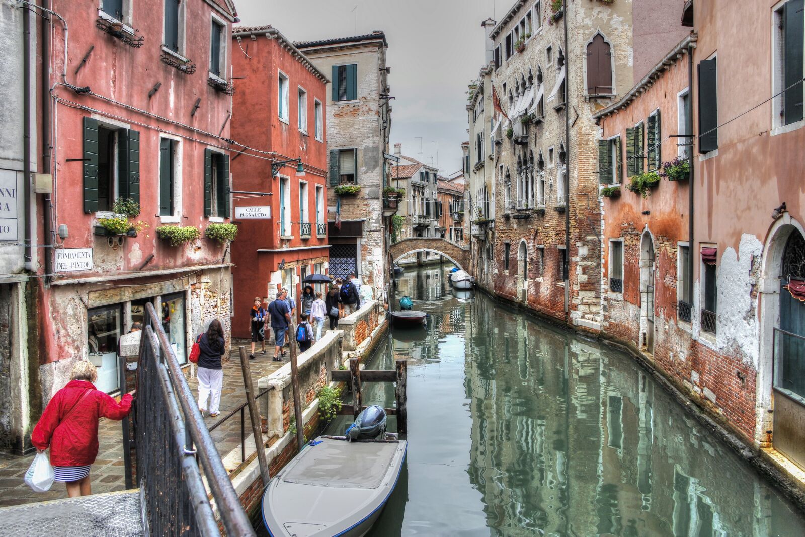 Canon EF-S 18-135mm F3.5-5.6 IS sample photo. Venice, channel, italy photography