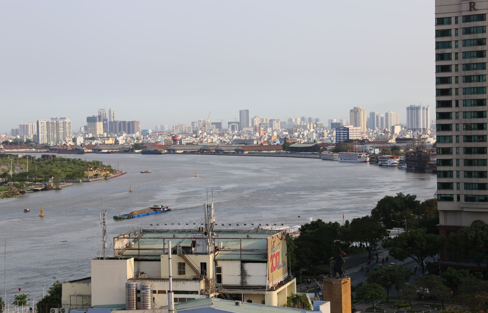 Canon EF 24-105mm F3.5-5.6 IS STM sample photo. City, city image, architecture photography