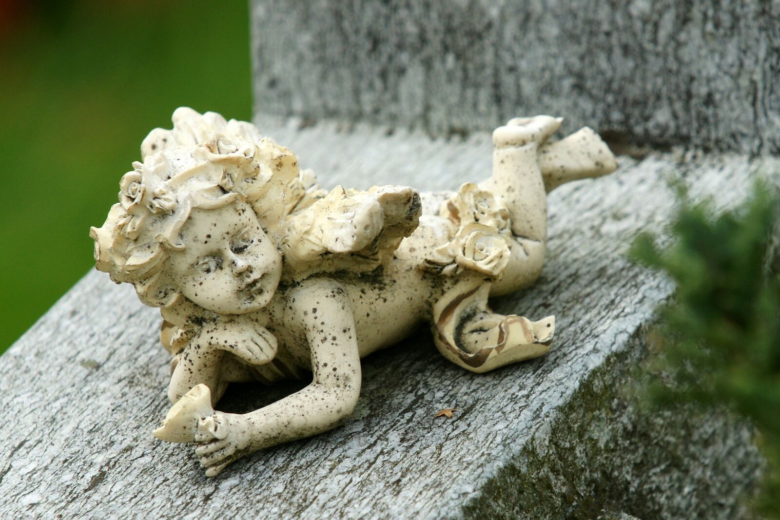 Sony Alpha DSLR-A700 sample photo. Angel, angel figure, reclining photography