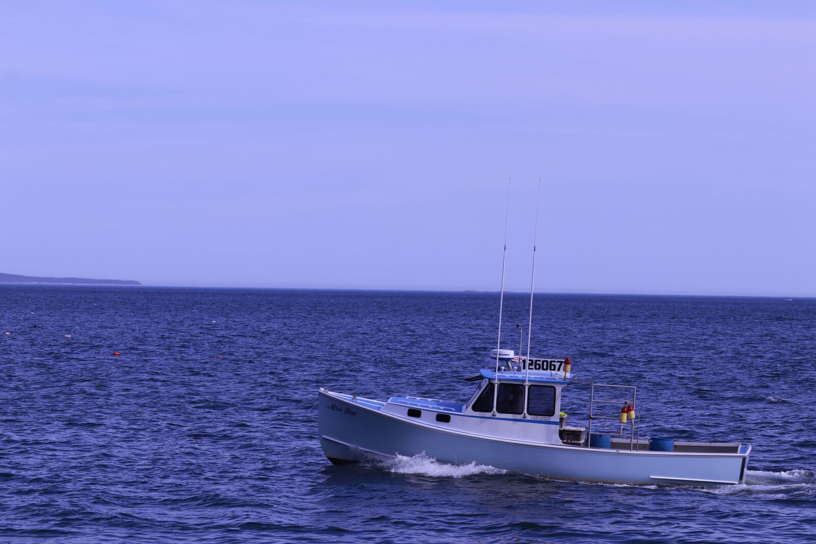 Canon EOS 800D (EOS Rebel T7i / EOS Kiss X9i) sample photo. Boat, fishing, ocean photography