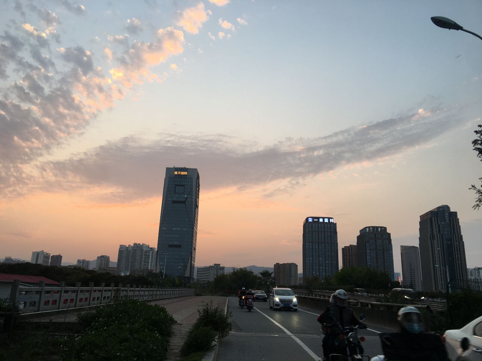 iPhone 6s Plus back camera 4.15mm f/2.2 sample photo. Lou, cloud, sky photography