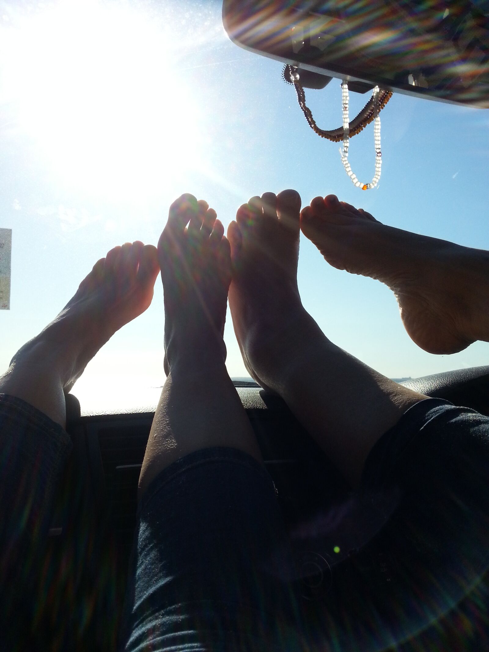 Samsung Galaxy Note2 sample photo. Friends, feet, dashboard photography