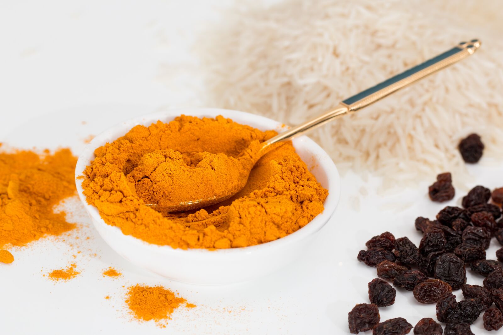 Canon EF 100mm F2.8L Macro IS USM sample photo. Turmeric, spice, curry photography