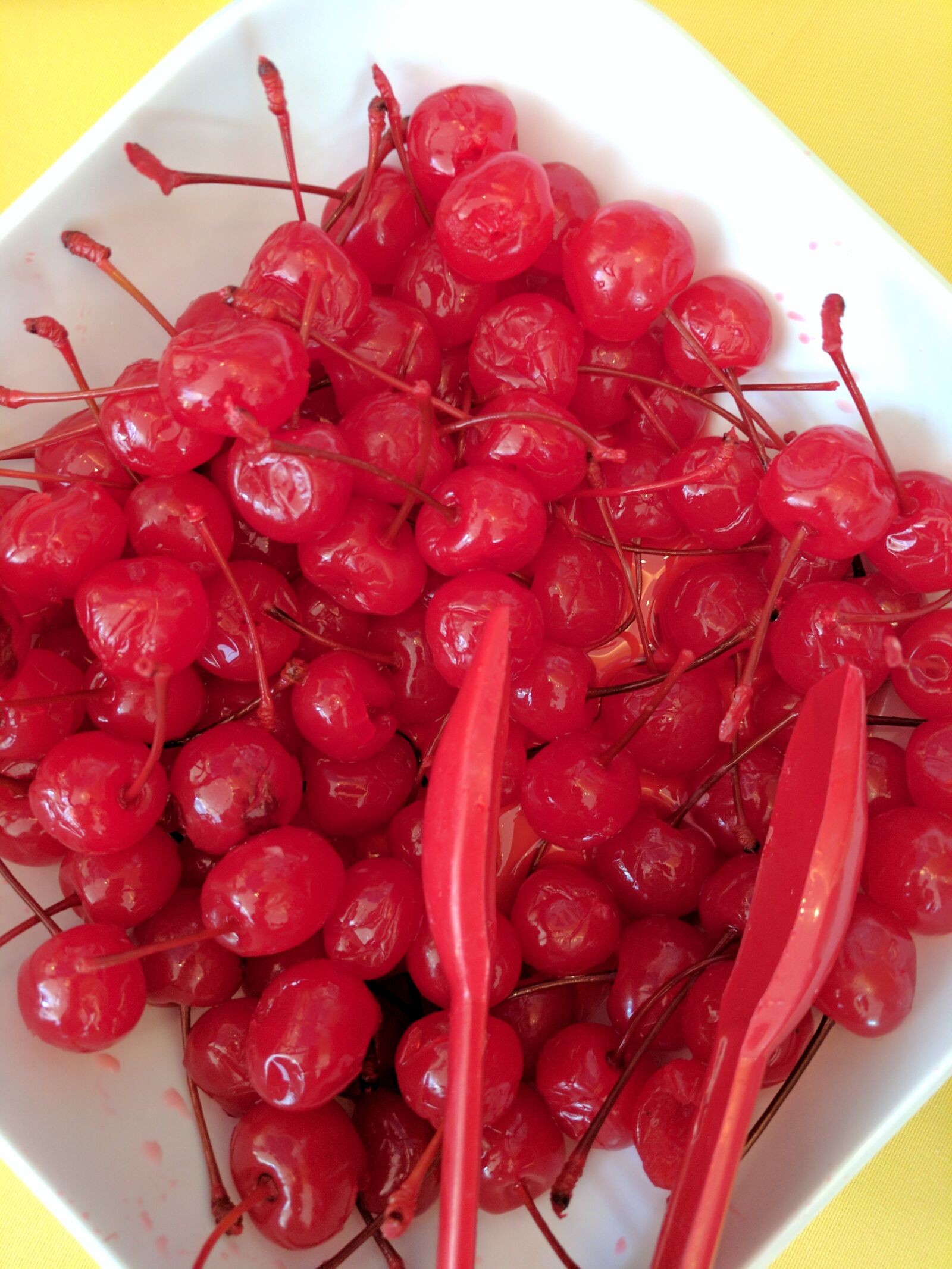 Google Pixel XL sample photo. Cherries, ice, cream, summer photography
