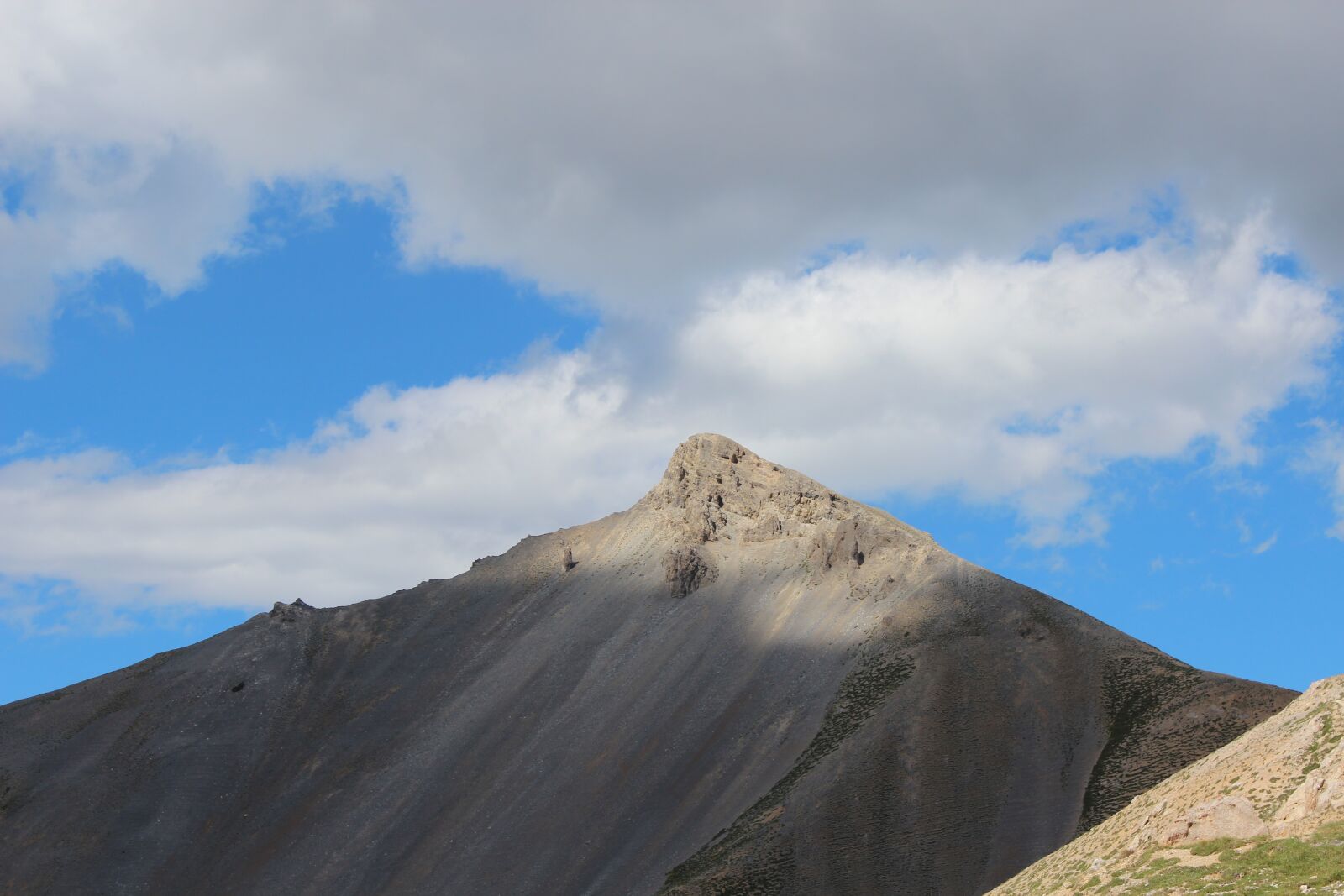 Canon EOS 600D (Rebel EOS T3i / EOS Kiss X5) sample photo. Mountain, cloud, light photography