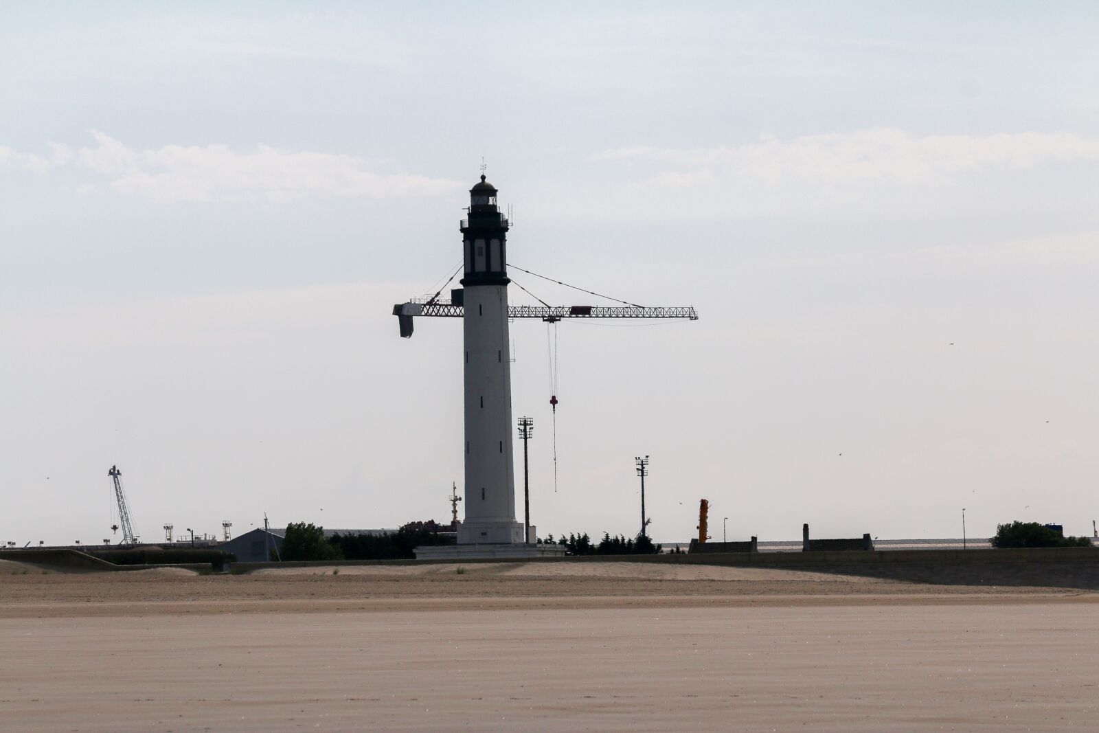 Canon EOS 70D sample photo. Lighthouse, crane, sand photography