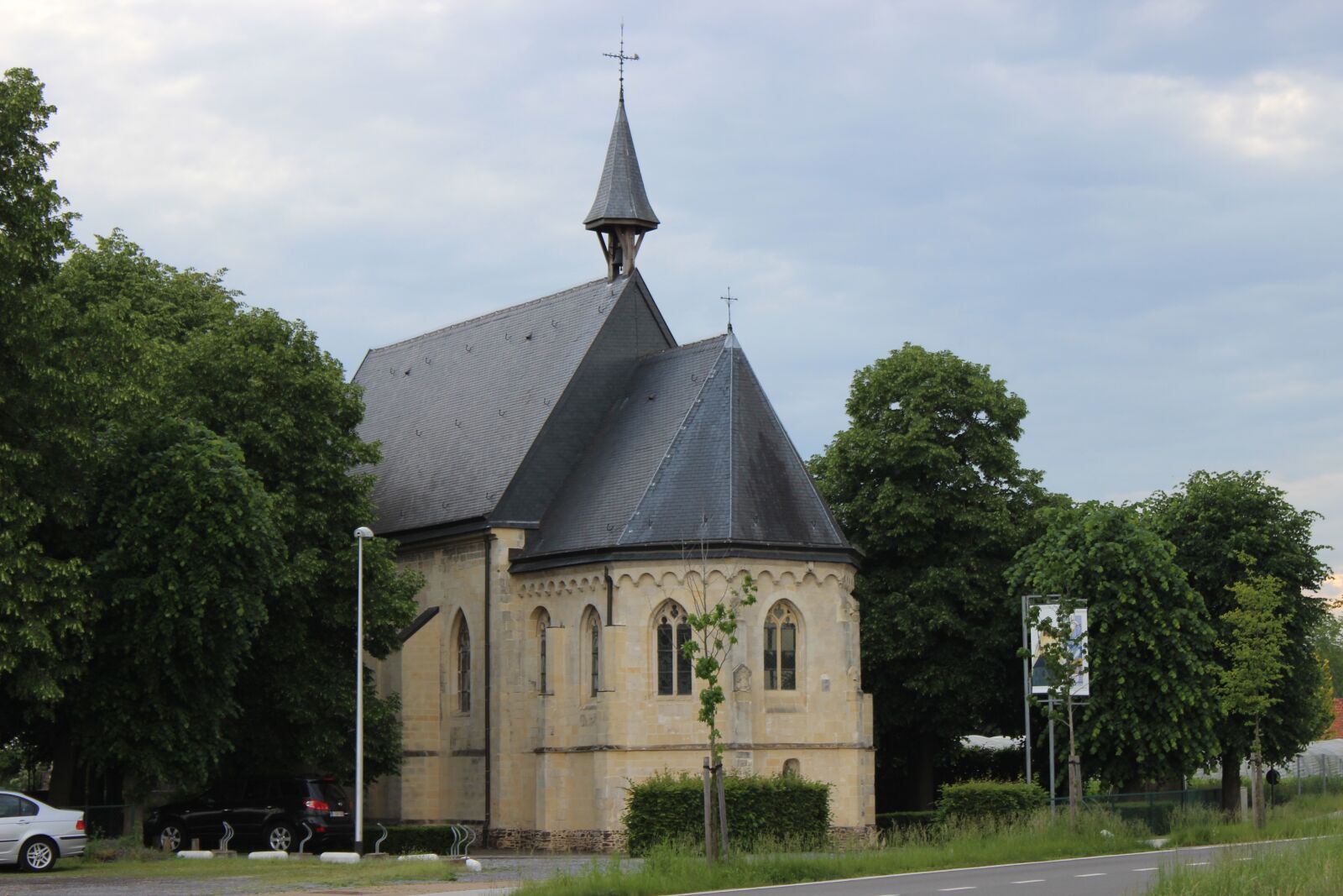 Canon EOS 600D (Rebel EOS T3i / EOS Kiss X5) sample photo. Church, building photography