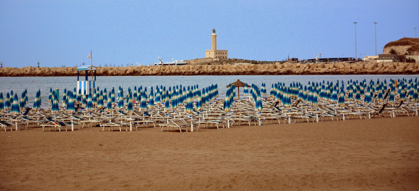 Nikon D7100 sample photo. Beach, umbrellas, summer photography