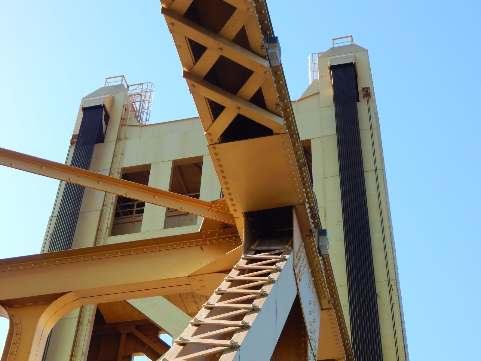 Nikon Coolpix L830 sample photo. Tower bridge, bridge, truss photography