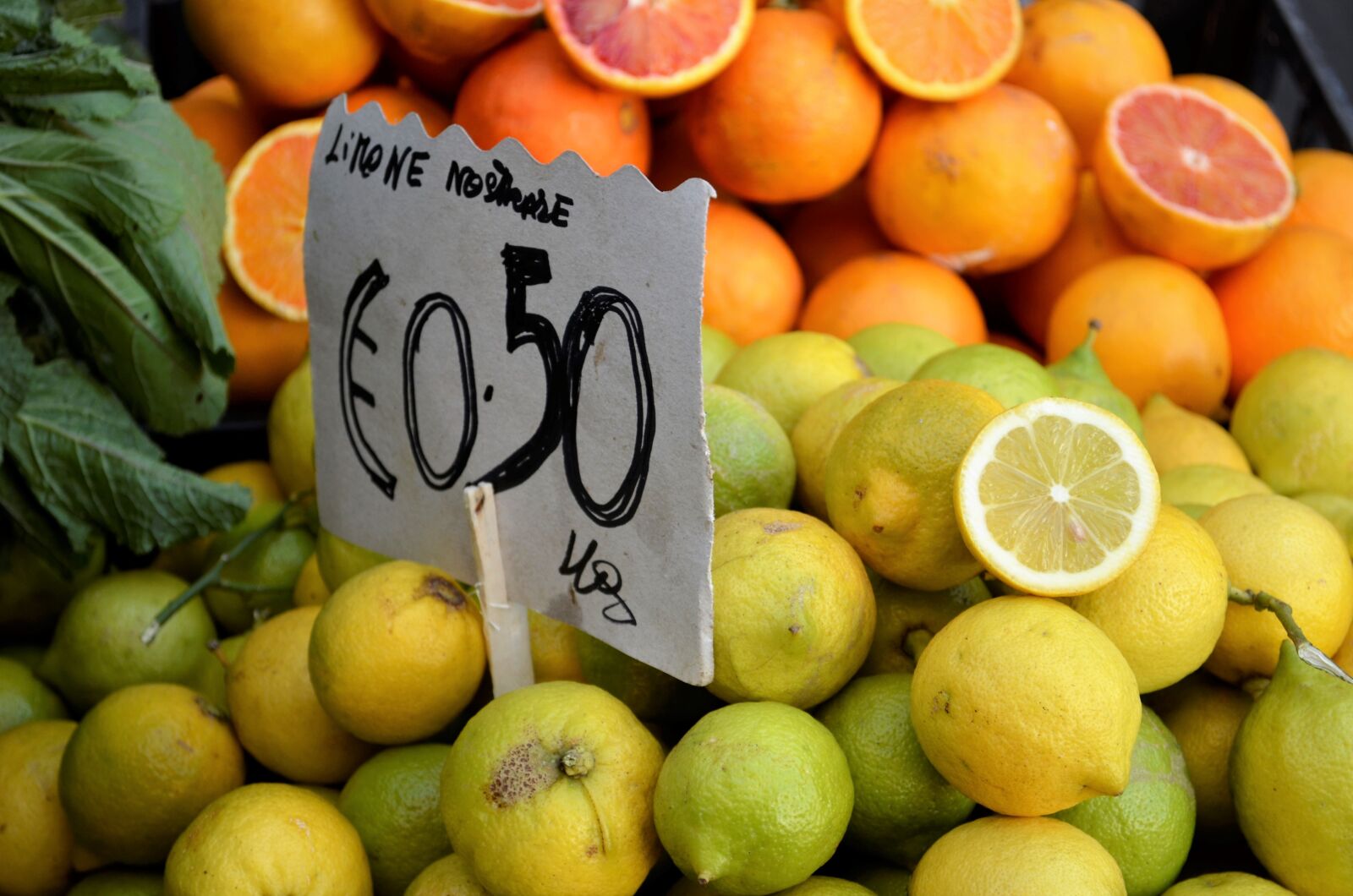 Nikon D5100 sample photo. Sicily, market, lemon photography