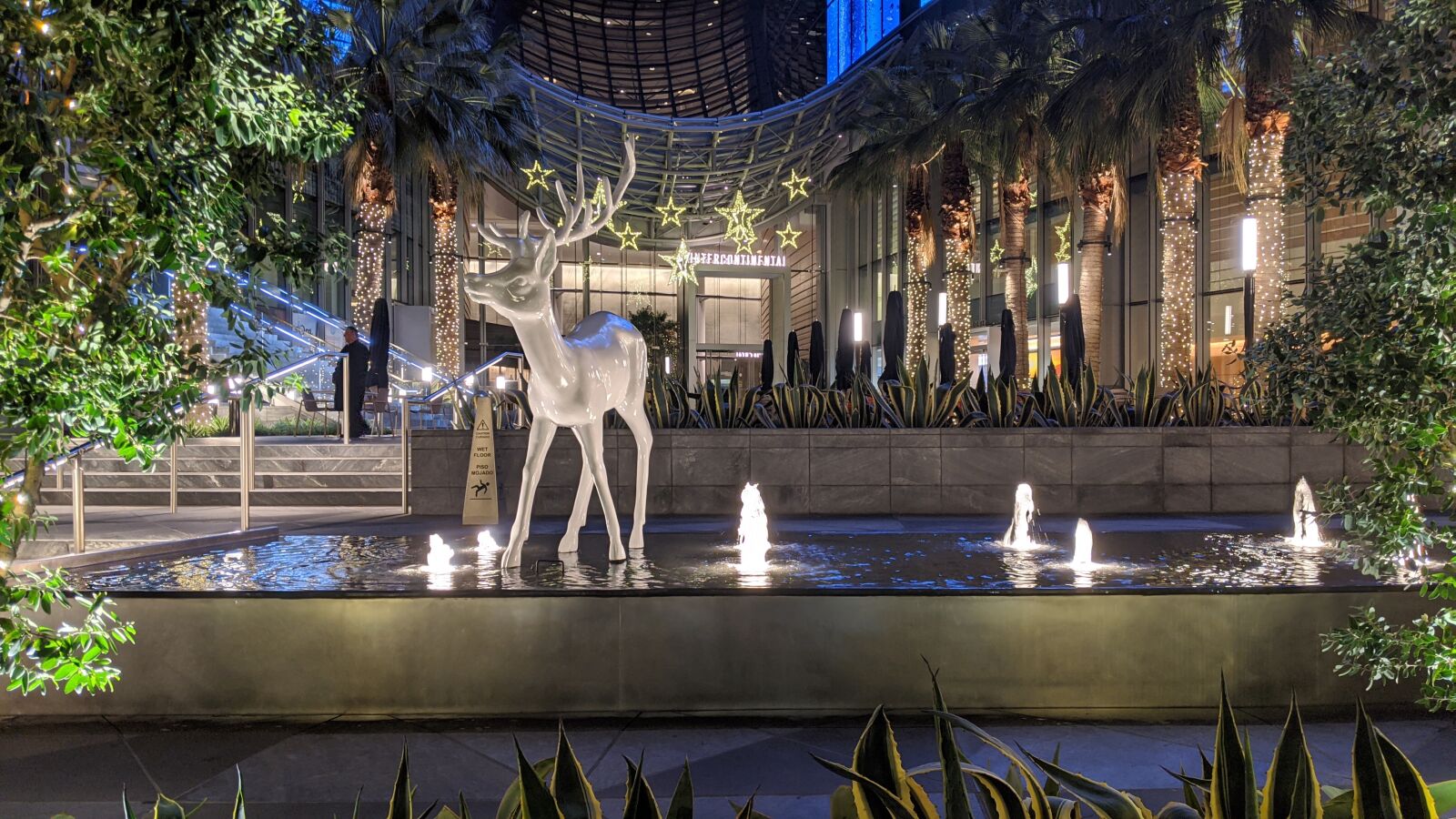 Google Pixel 3 sample photo. Statue, fountain, la photography