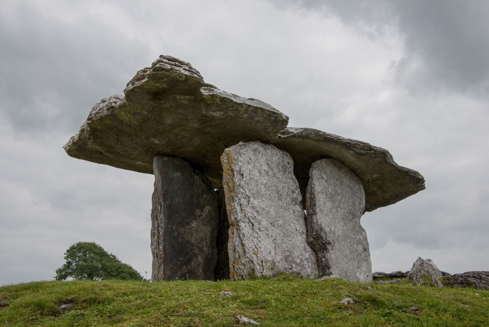 Nikon D800 sample photo. Grave, acient, portal grave photography