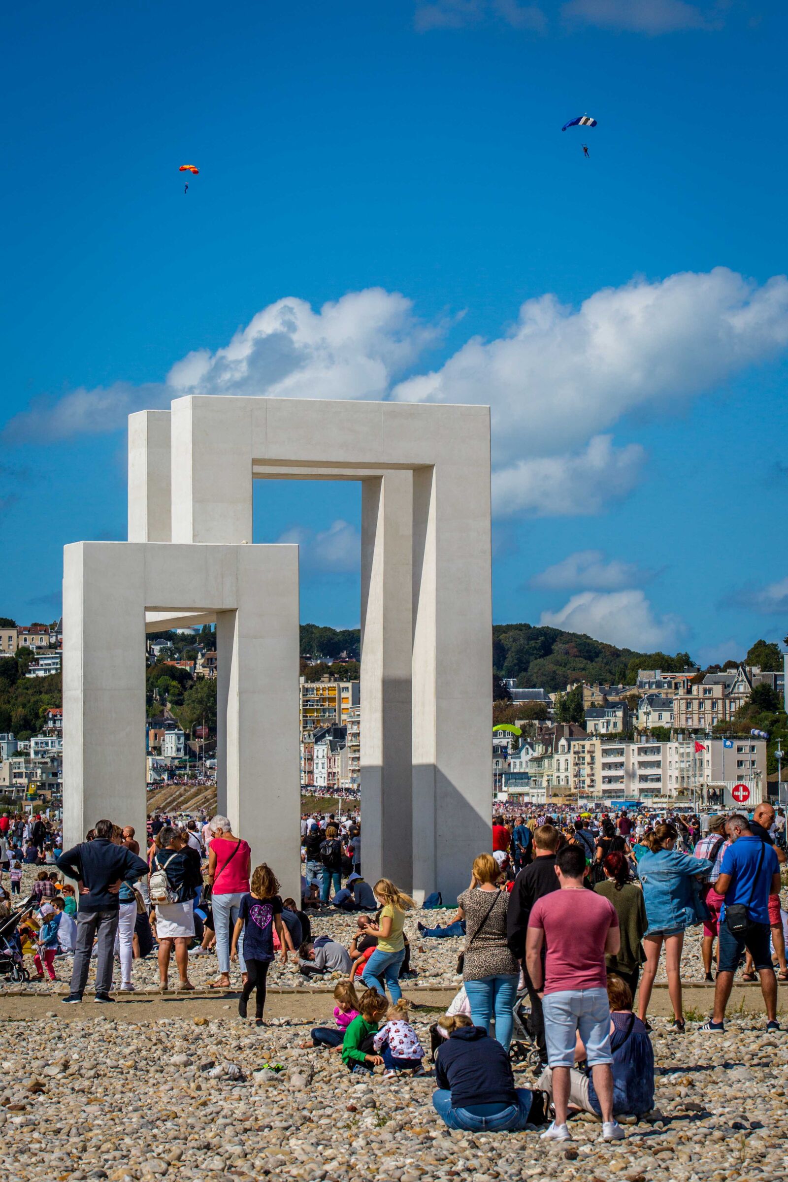 Canon EF 70-200mm F2.8L USM sample photo. Beach, harbour, people photography