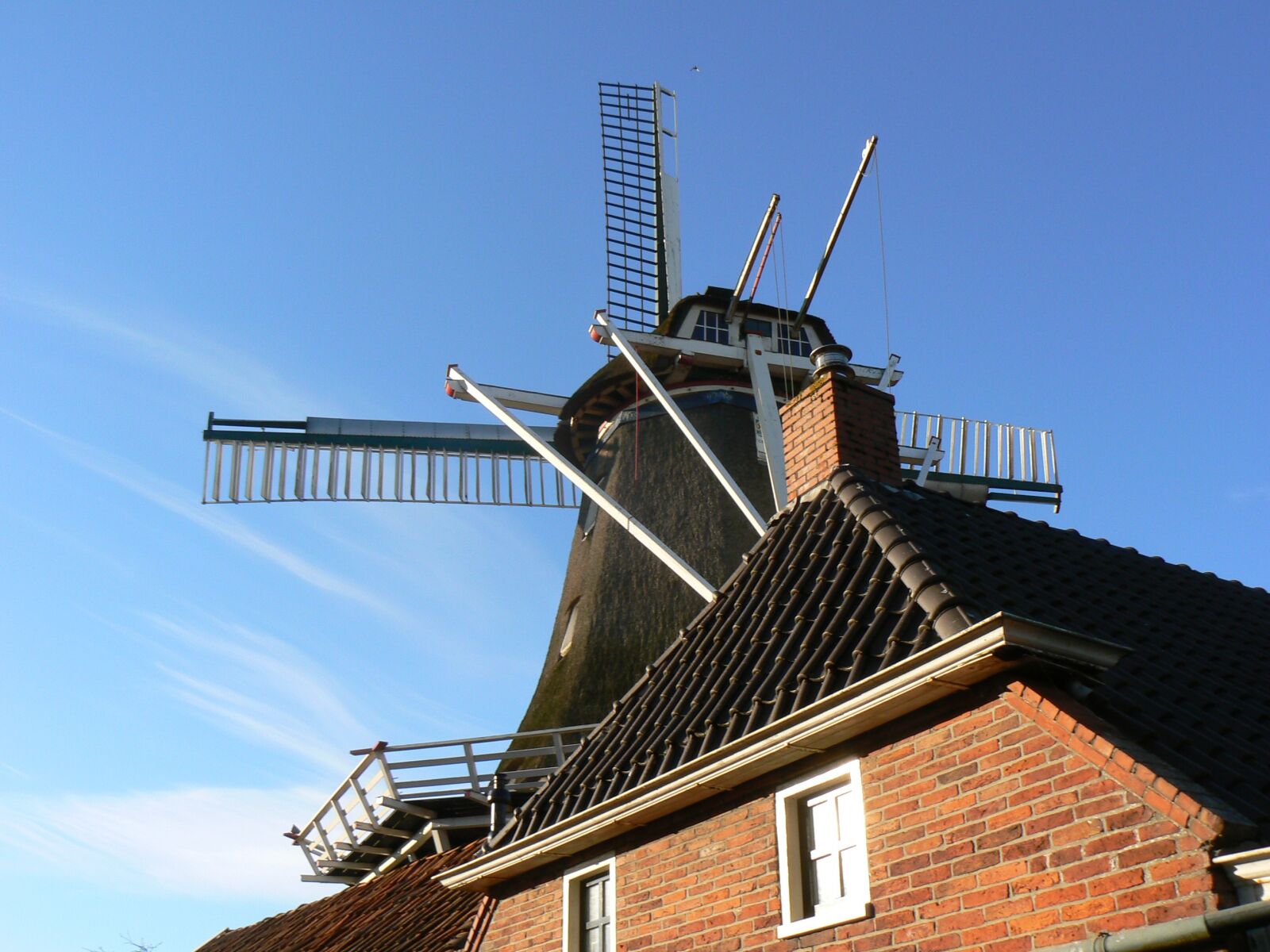 Panasonic DMC-FZ7 sample photo. Dutch, windmill, sky photography