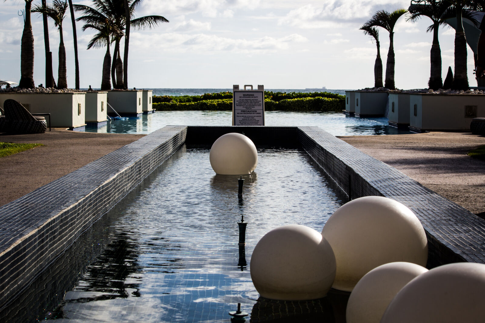 Canon EOS 600D (Rebel EOS T3i / EOS Kiss X5) sample photo. Hotel, pool, san, juan photography