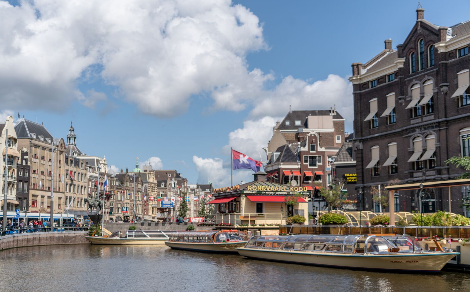 Sony a7R II + Sony FE 24-240mm F3.5-6.3 OSS sample photo. Amsterdam, canal, boats photography