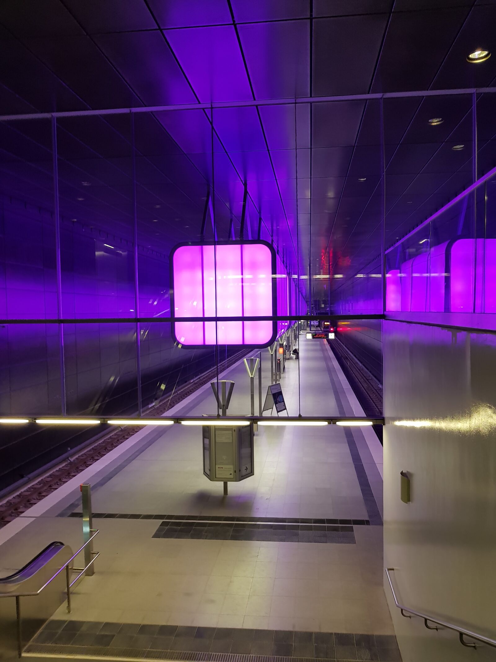 Samsung Galaxy S8+ sample photo. Hamburg, metro, architecture photography