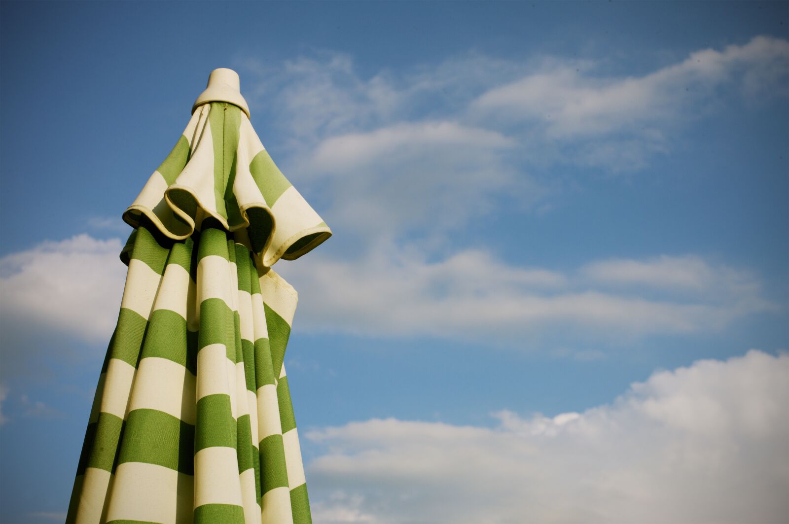 Canon EOS-1Ds Mark III sample photo. Parasol, sky, vacations photography