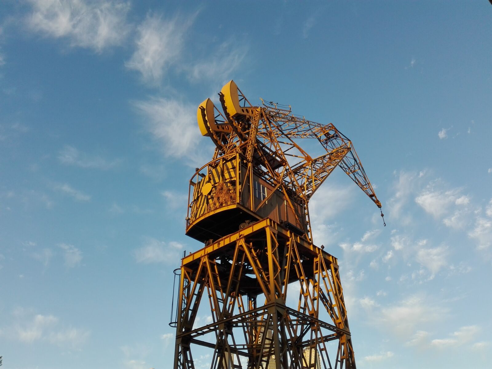 HUAWEI P8 Lite sample photo. Crane, sky, city photography