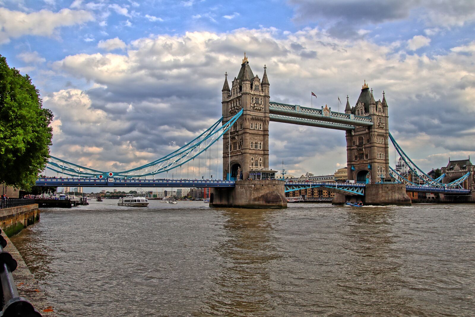 Canon EOS M50 (EOS Kiss M) sample photo. Tower, bridge, thames photography