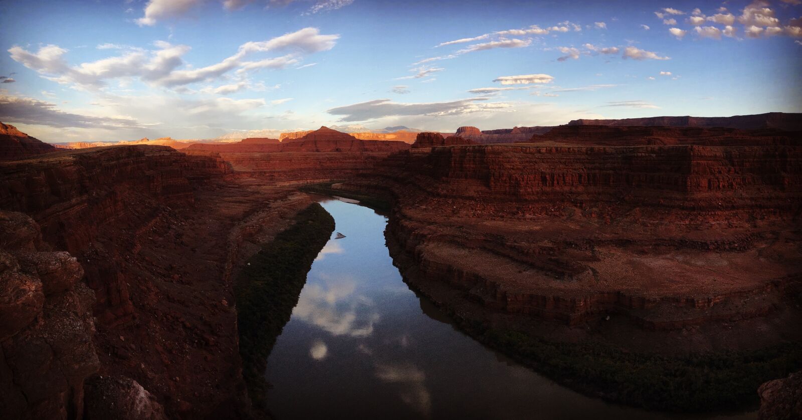 iPhone SE back camera 4.15mm f/2.2 sample photo. Moab, utah, colorado, river photography