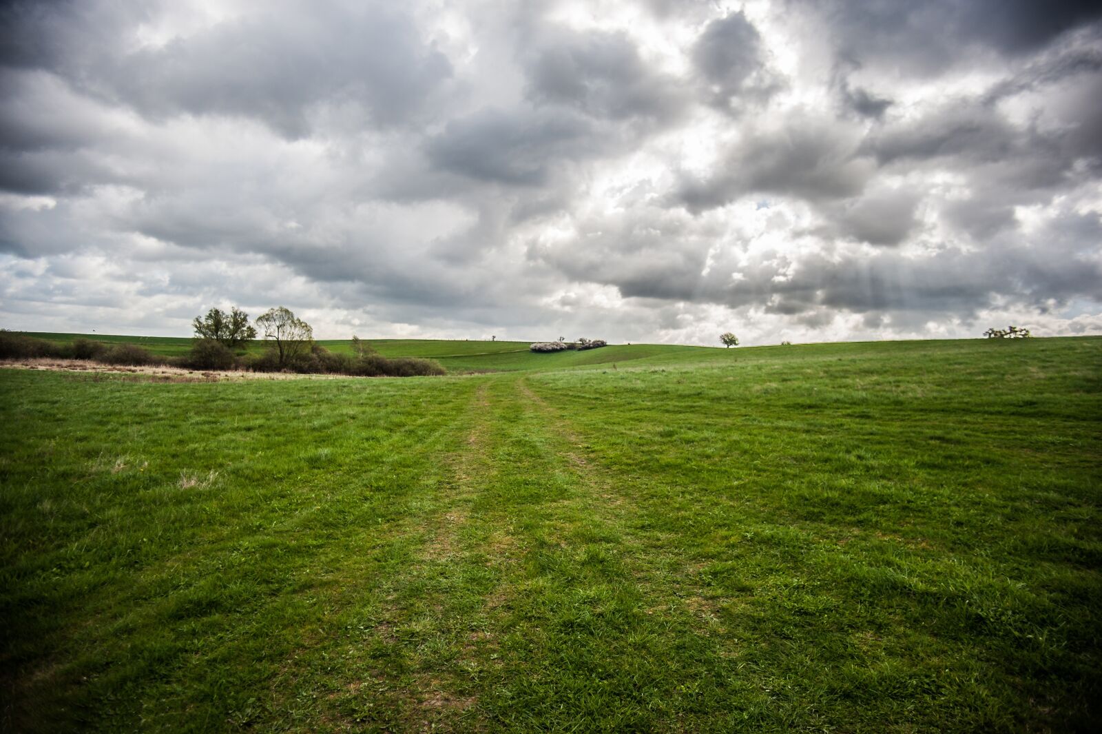 Nikon D700 sample photo. Clouds, dark, landscape photography