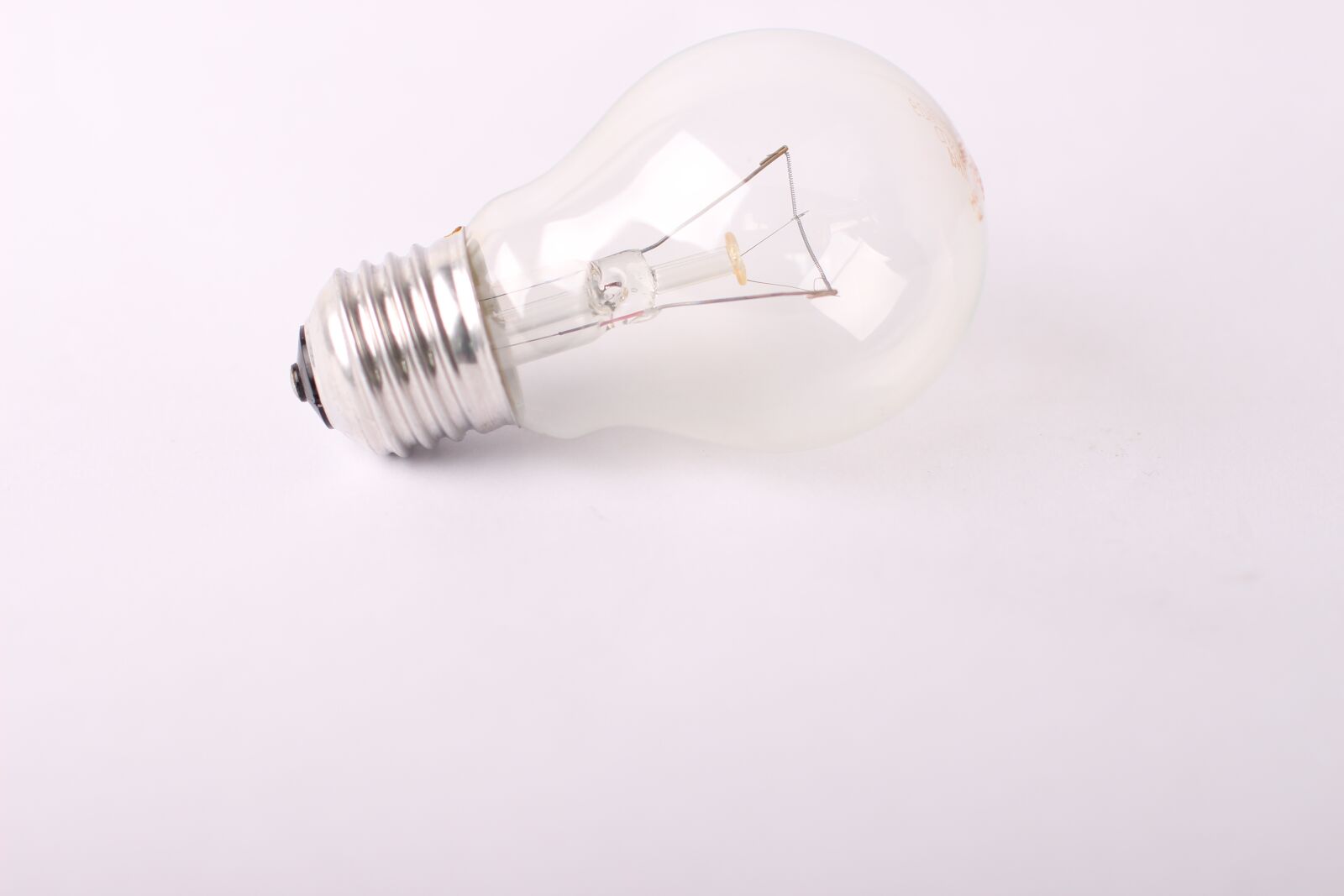 Canon EOS 700D (EOS Rebel T5i / EOS Kiss X7i) + Canon EF 50mm F1.4 USM sample photo. Light bulb, lying, classic photography