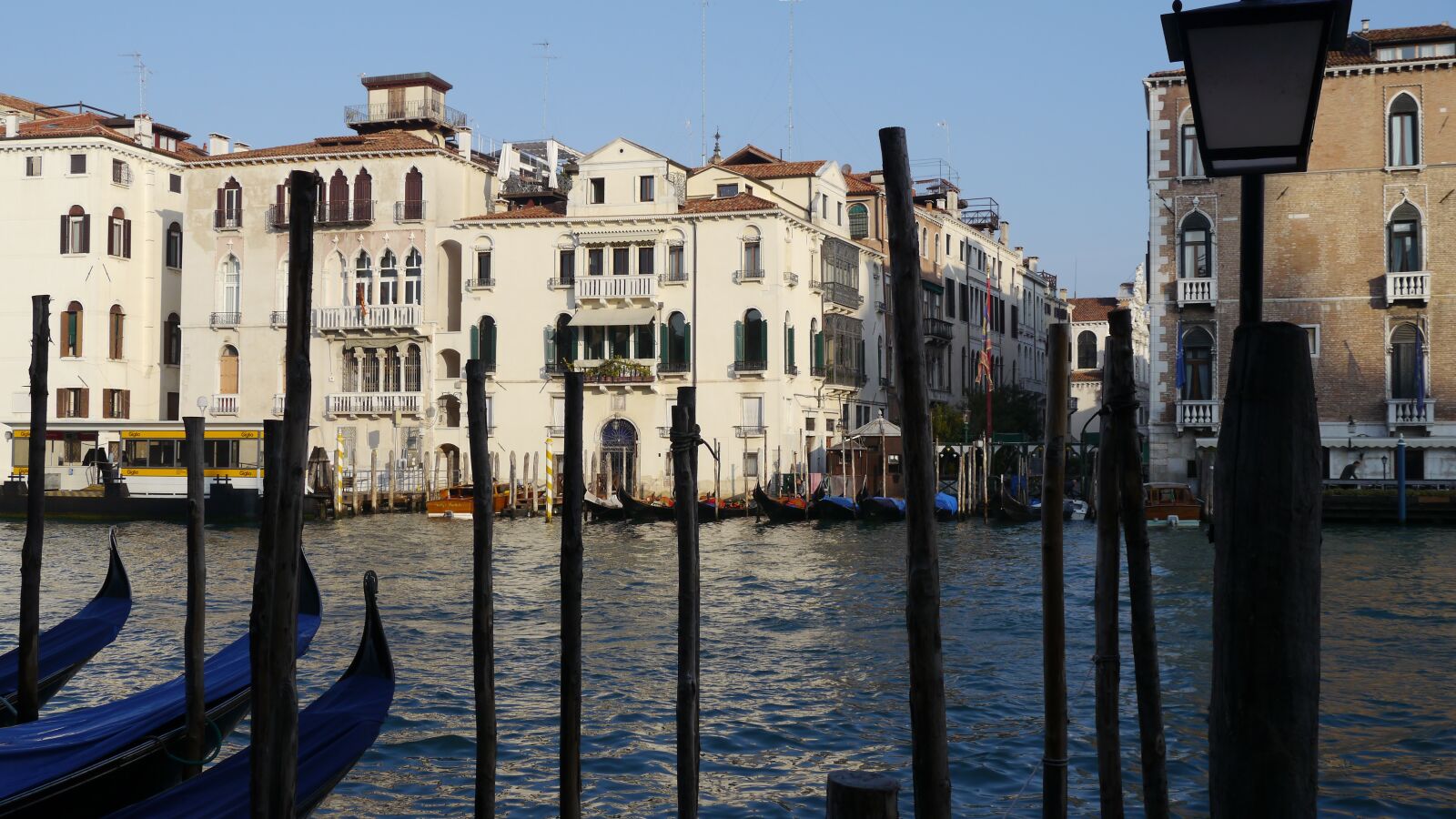 Panasonic Lumix DMC-GH2 sample photo. Venice, italy, water photography