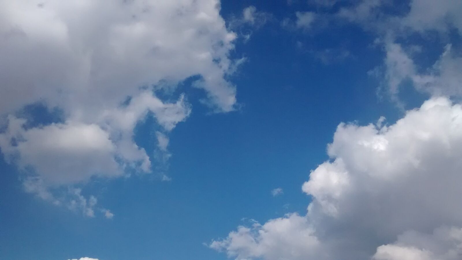 Motorola XT1032 sample photo. Clouds, blue sky, air photography