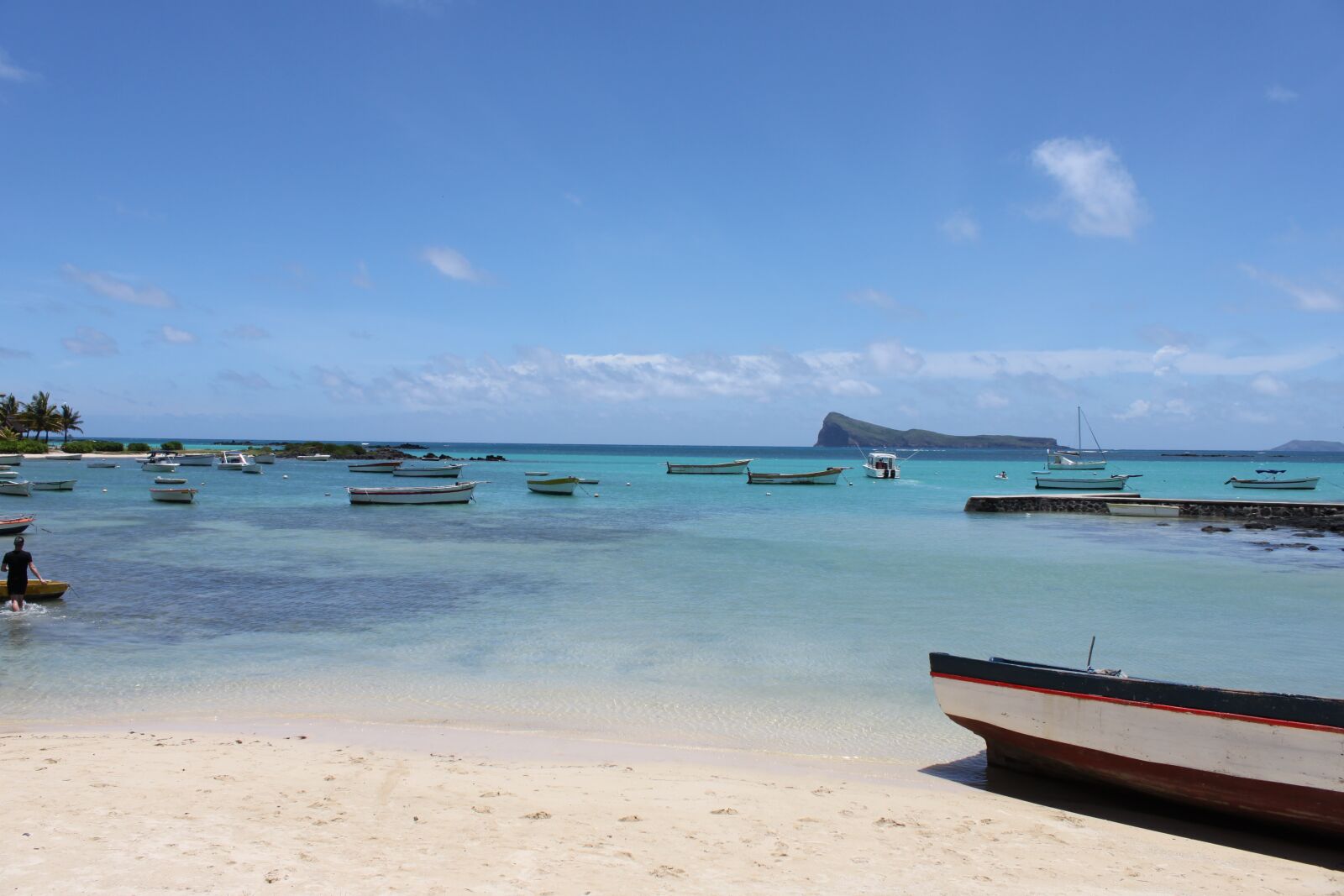 Canon EOS 500D (EOS Rebel T1i / EOS Kiss X3) sample photo. Ocean, beach, fishing boats photography