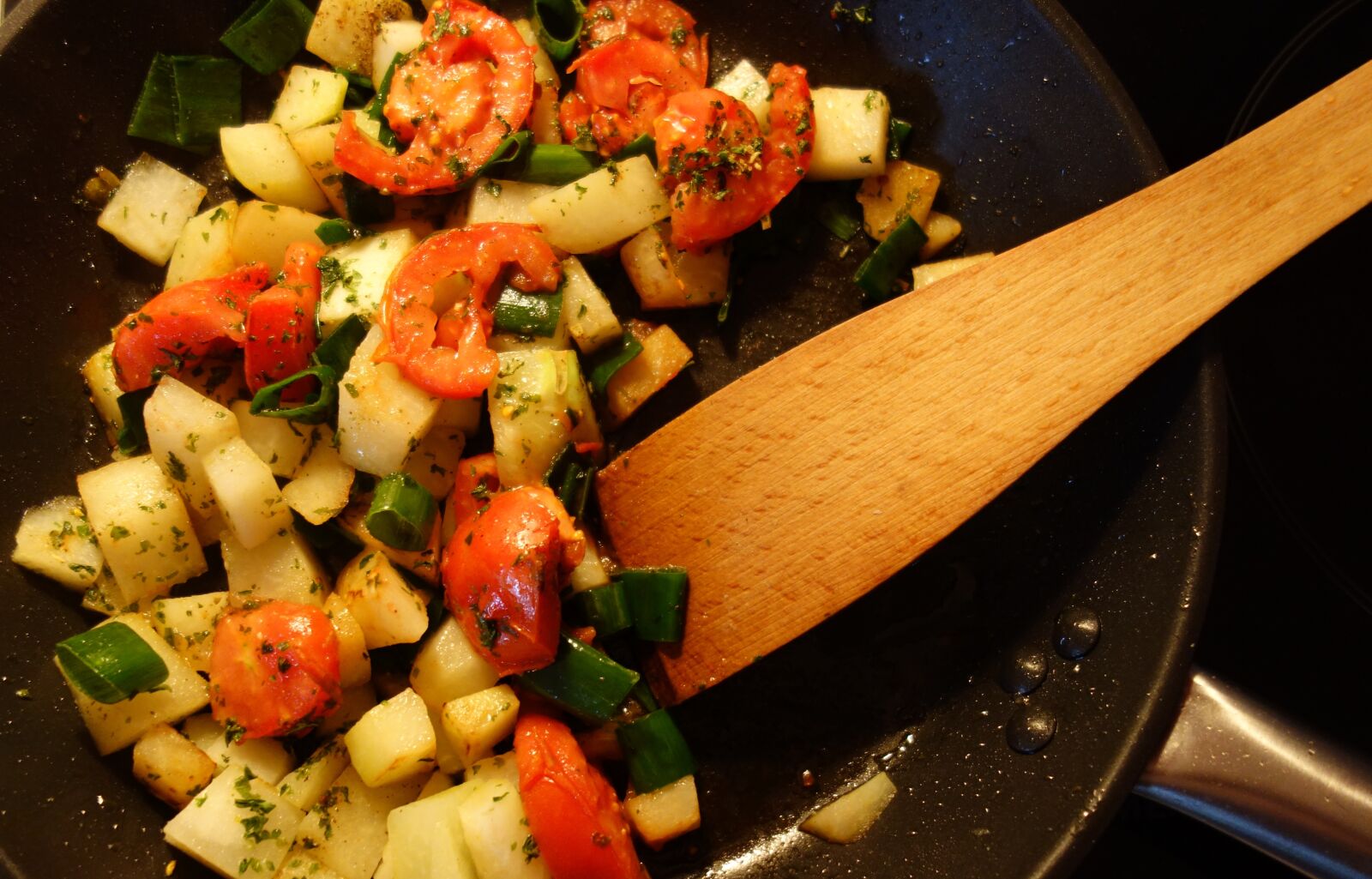 Sony Cyber-shot DSC-RX100 sample photo. Vegetables, pan, eat photography