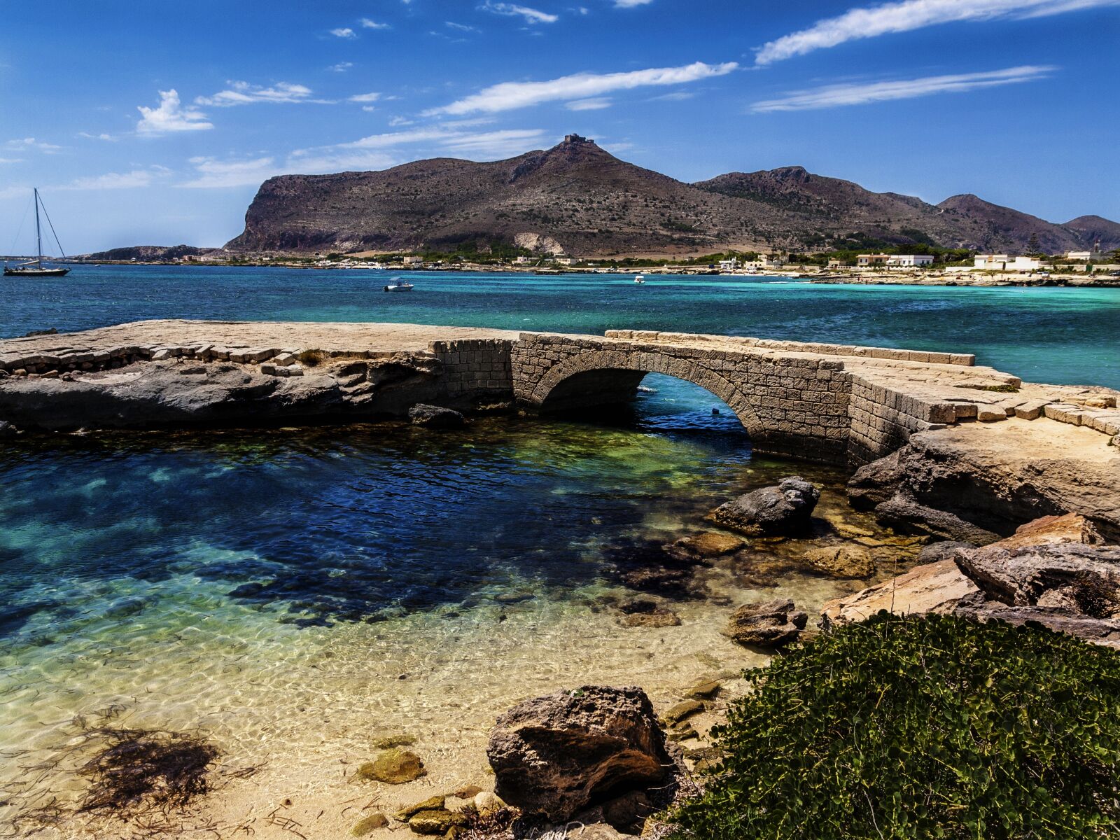 Canon EOS 1000D (EOS Digital Rebel XS / EOS Kiss F) sample photo. Sicily, islands, sea photography