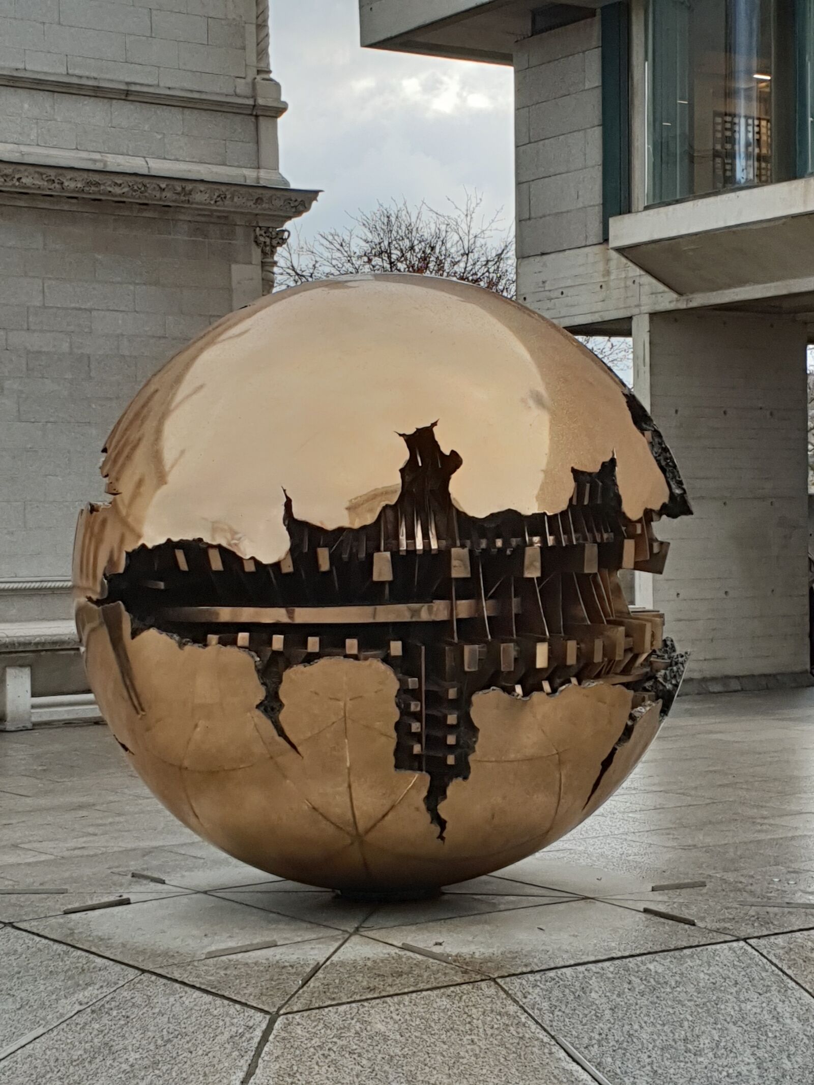 Samsung Galaxy S9 sample photo. Dublin, ireland, architecture photography